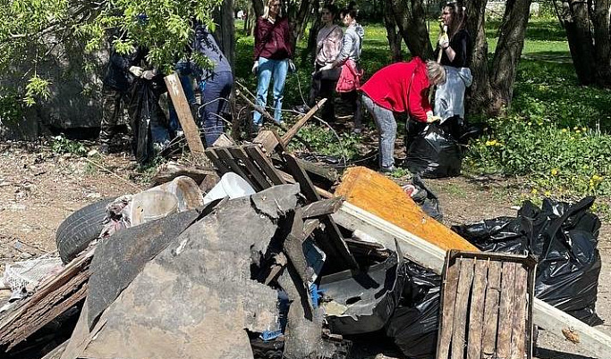 В Твери в рамках субботника собрали 120 кубометров мусора