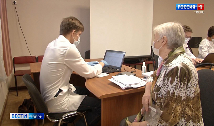 Специалисты центра имени Бакулева провели прием пациентов в Твери 