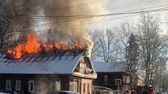В Осташкове загорелся жилой дом на две семьи