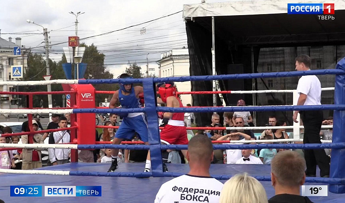 Международный день бокса в Твери отметили боями и кашей 