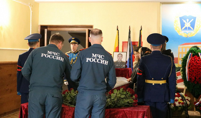 В Твери простились со старшим лейтенантом Андреем Бобко, погибшим на Донбассе