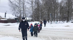 Сотрудники ГАИ провели пешеходную экскурсию для маленьких жителей Тверской области