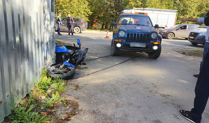 42-летний мотоциклист попал под колеса Джипа в Твери