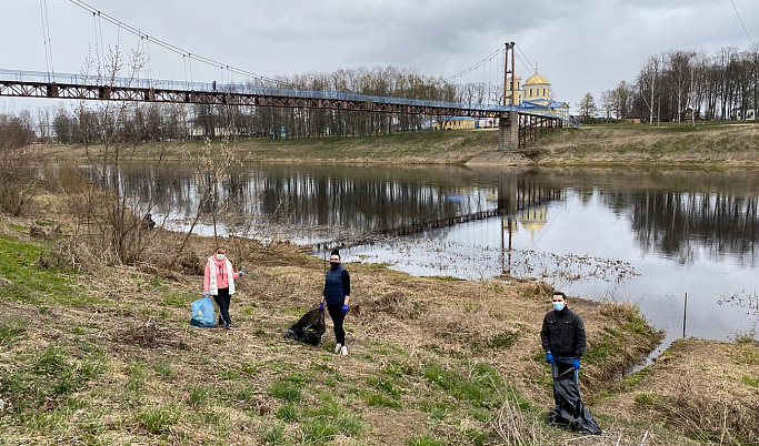 Около 140 км береговой линии рек убрали в Тверской области