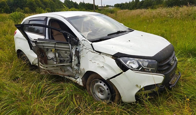 В Тверской области машина вылетела в кювет после удара о дорожный знак