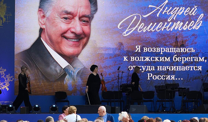 Выставку к 95-летию Андрея Дементьева покажут по всей России 