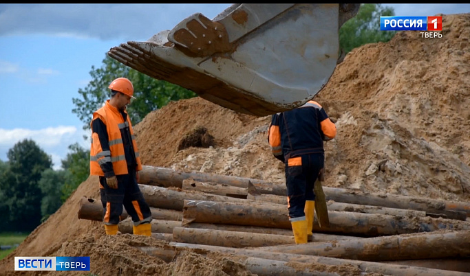 В Твери идут работы по модернизации водопровода в районе Восточного моста