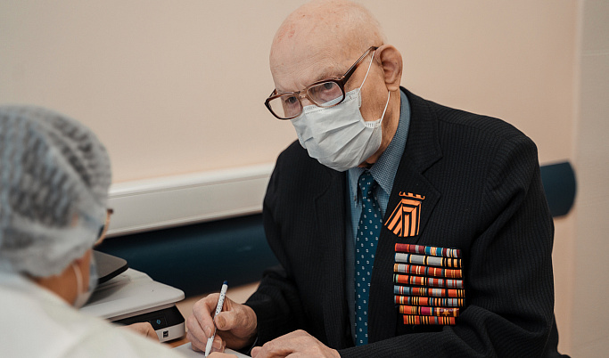 В Тверской области ветераны принимают участие в вакцинации от коронавируса 