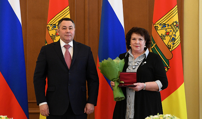 Губернатор Игорь Руденя наградил жительниц Верхневолжья в канун 8 Марта
