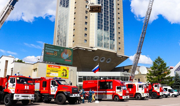 В Твери пожарные на скорость забирались на 22 этаж «рюмки»