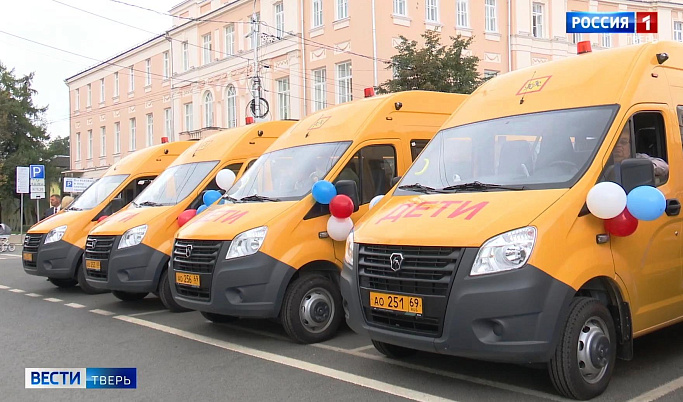 Игорь Руденя передал главам регионов ключи от новых школьных автобусов 