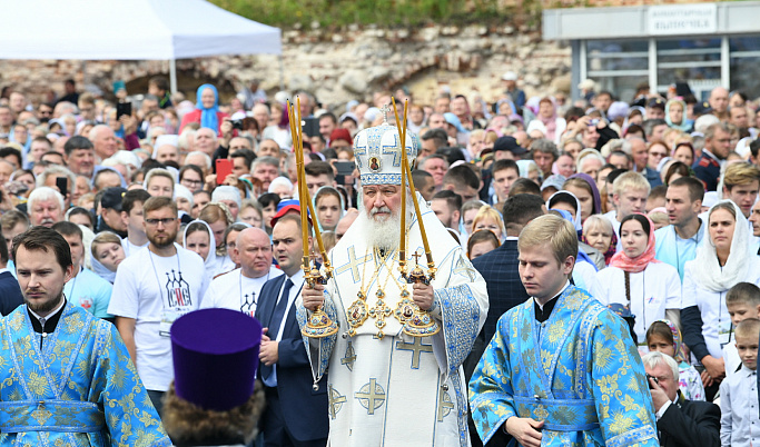 Патриарх Московский и всея Руси Кирилл проводит богослужение в Борисоглебском монастыре Торжка