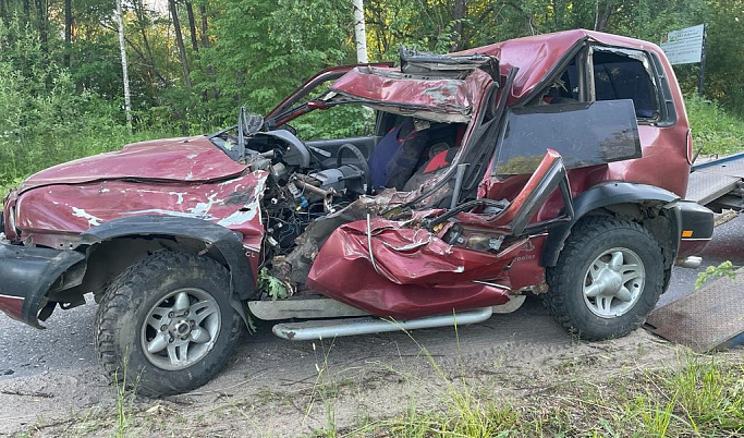 В Тверской области «Ниссан» вылетел в кювет и врезался в дерево, водитель погиб