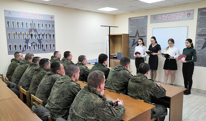 Девушки Твери поздравят солдат-срочников с 23 февраля