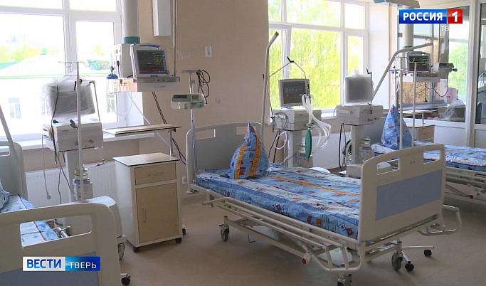 Пандемия пошла на спад: в тверских больницах закрываются «красные зоны»