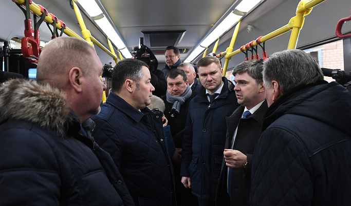 Игорь Руденя осмотрел новые тверские автобусы