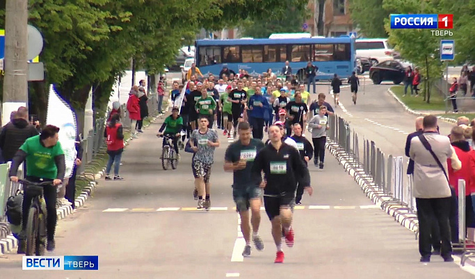 Жители Твери пробежали юбилейный «Зеленый марафон»