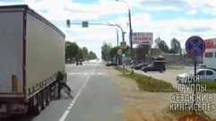  В Тверской области велосипедист попал под колеса грузовика и чудом остался жив