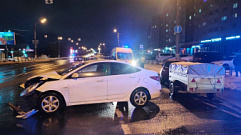 В аварии с легковушками в Твери пострадали две женщины