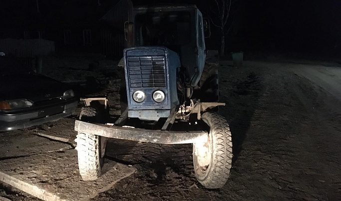Пьяный тракторист скрылся с места аварии в Тверской области