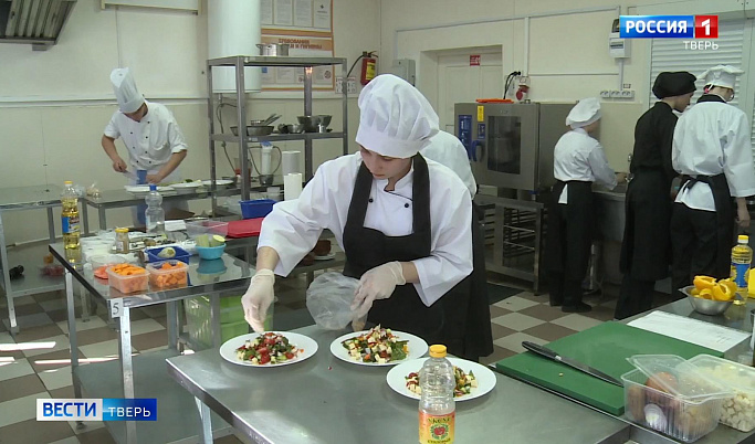 Студенты тверского колледжа соревновались в приготовлении блюд постной кухни