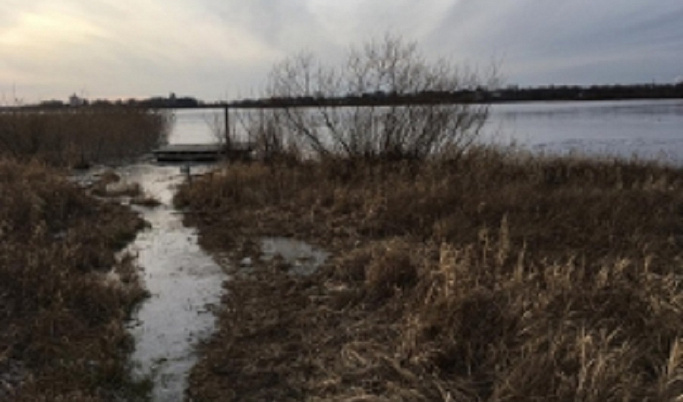 В Тверской области из озера достали тело подростка