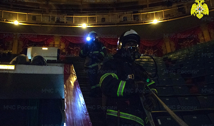 Тверские спасатели тушили «пожар» в цирке