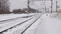 Легковушка столкнулась с поездом в Тверской области