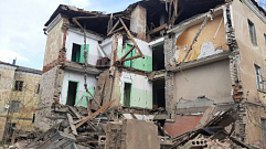 Стена бывшего общежития обрушилась в Ржеве Тверской области 