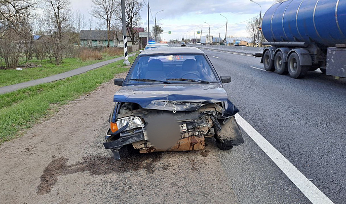 Водитель получил травмы в результате ДТП с фурой в Тверской области
