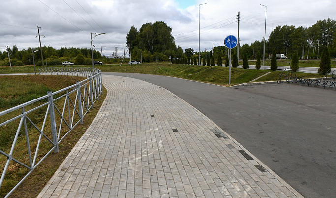 Игорь Руденя осмотрел новую велопешеходную дорогу от Ржевского мемориала до новой железнодорожной станции