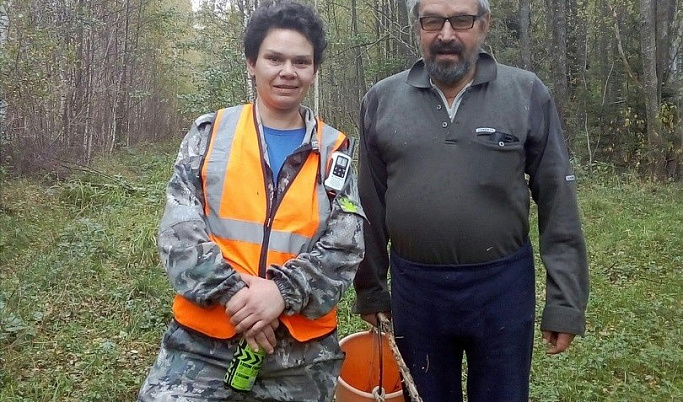 В Конаковском лесу волонтеры случайно нашли заблудившегося грибника из Москвы