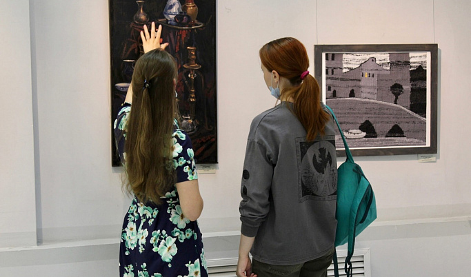 «18–35»: в Твери открылась выставка молодого поколения художников