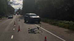 Мальчик на велосипеде попал под колеса автомобиля в Тверской области 