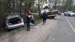 Легковушка и грузовик столкнулись в Тверской области