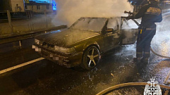 Ночью в Твери на дороге загорелся автомобиль