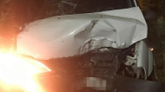 В Твери 35-летний водитель въехал на скорости в мачту ЛЭП 