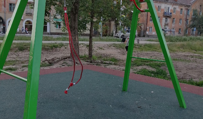 В Тверской области вандалы разгромили детскую площадку