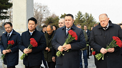 Игорь Руденя и делегация Тверской области почтили память красноармейцев в Китае
