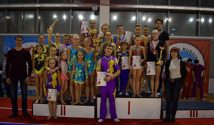 Акробаты из Твери шесть раз поднялись на пьедестал всероссийских соревнований