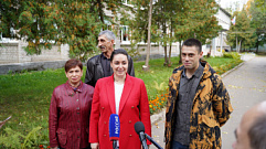 В Твери на избирательный участок пришла Юлия Саранова со своей семьей