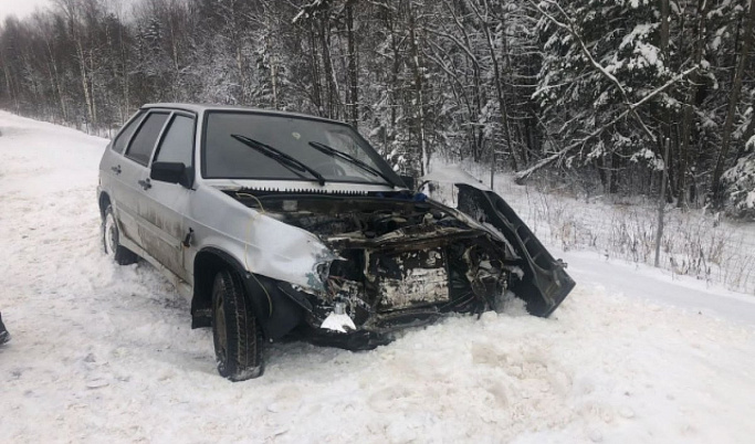 По вине 81-летнего водителя пострадала пассажирка на трассе М-9 в Тверской области