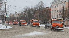 241 спецмашина чистит снег на дорогах Тверской области 