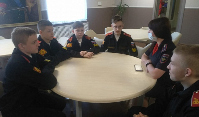 Тверские полицейские встретились с воспитанниками Тверского суворовского военного училища