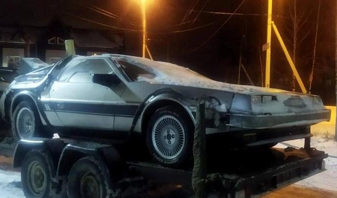 В Торжке обнаружили легендарный автомобиль DeLorean из фильма «Назад в будущее»