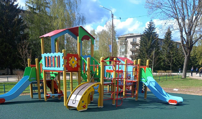 В Тверской области устанавливают 22 новые детские площадки
