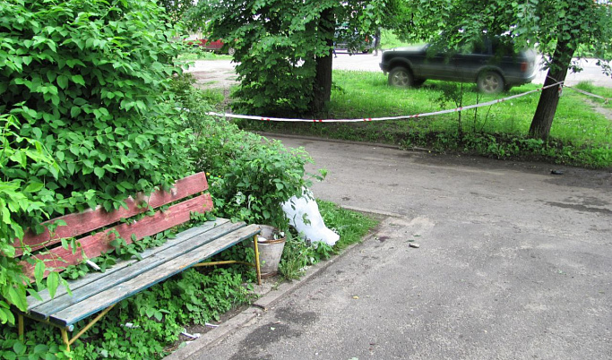В Тверской области мужчина в отместку на просьбу выехать из квартиры зарезал родственницу хозяйки