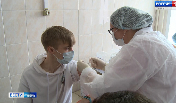 Студенты Тверского медицинского колледжа вакцинировались от коронавируса