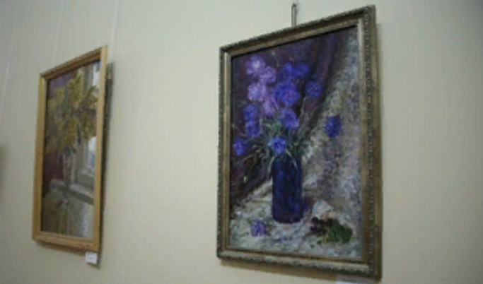 В Тверской городской Думе открылась выставка «Дорогой цветов»