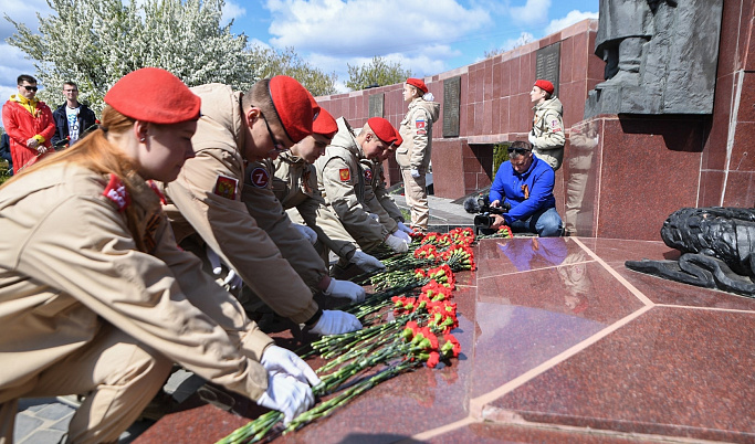 Игорь Руденя вместе с юнармейцами принял участие в акции «Сад памяти»